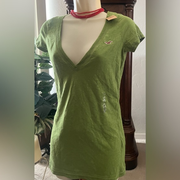 Y2K Unique Hollister SoCal V-neckline short sleeve top - Picture 2 of 12